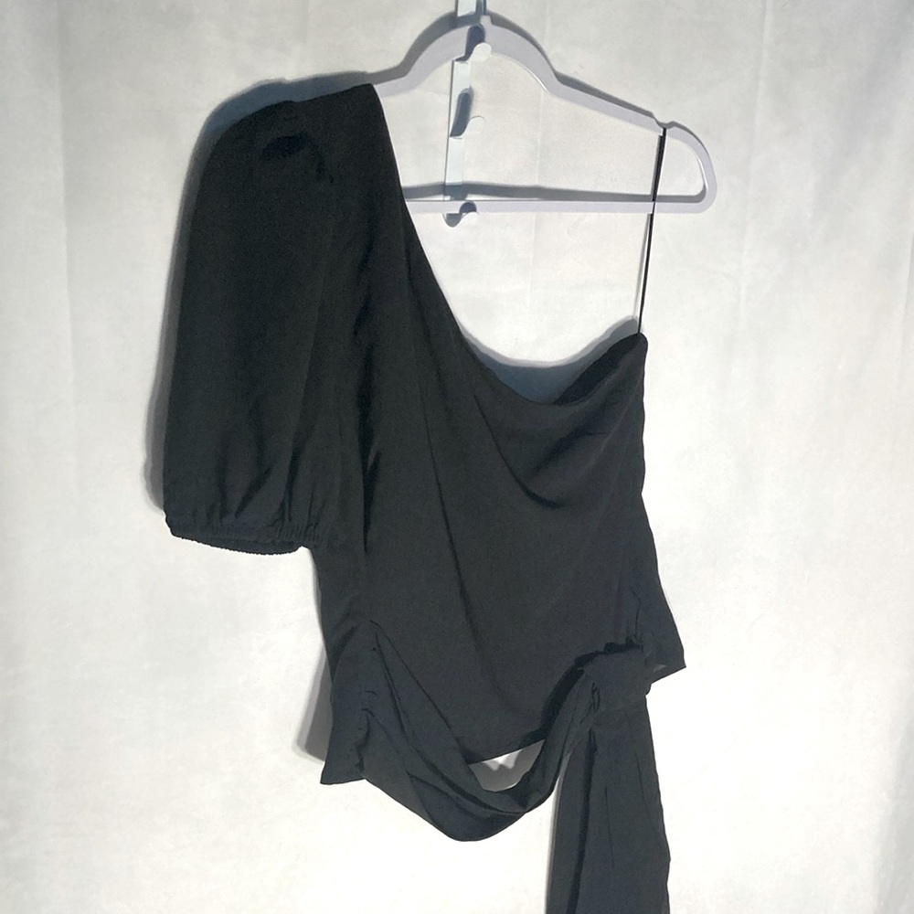 57-10 LULU'S black one shoulder short sleeve tie waist top L